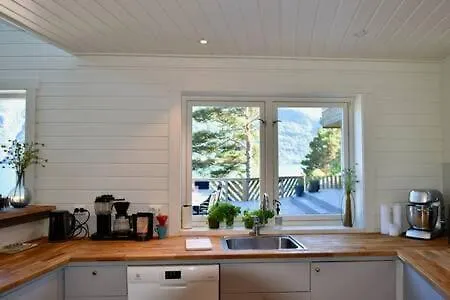Torvika Hus * Isfjorden